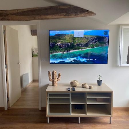 Charmant Appartement Avec Spa Fontenay-le-Comte Exteriör bild