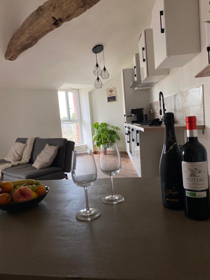 Charmant Appartement Avec Spa Fontenay-le-Comte Exteriör bild