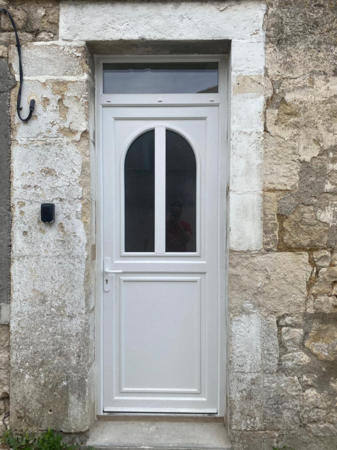 Charmant Appartement Avec Spa Fontenay-le-Comte Exteriör bild